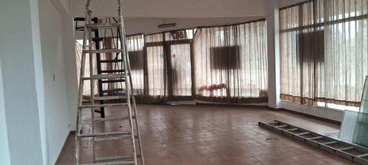 Foto de Local En Av pte. Peron y La Paz, imagen 4