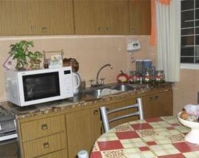 Foto de Casa de 4 ambientes con living, comedor, 2 cocinas, baño, un, imagen 3