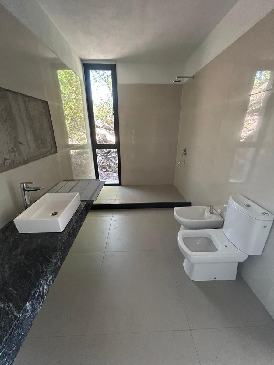 Casa en venta: 3 dor c/ cochera - La Cuesta