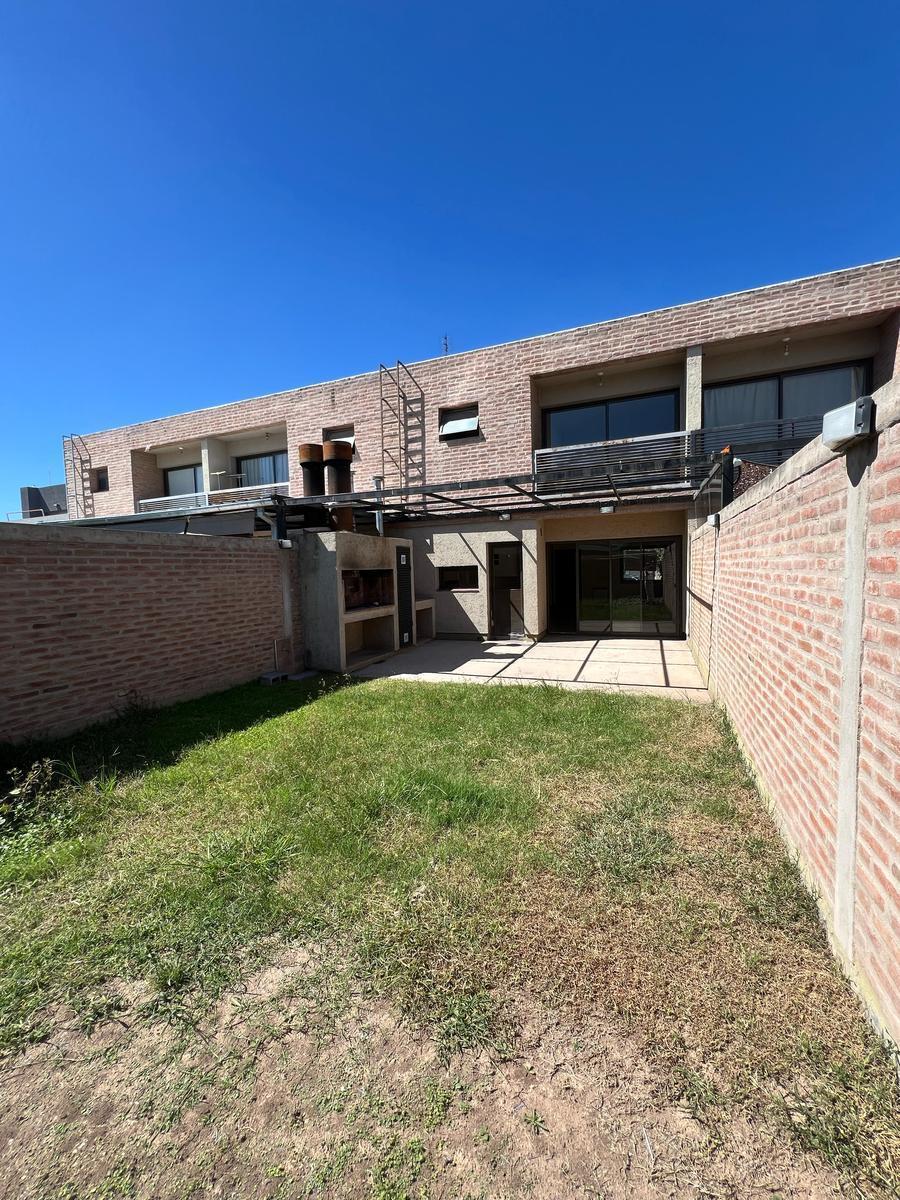 Duplex 3 Dor C/patio y Cochera - Claros del Bosque 2