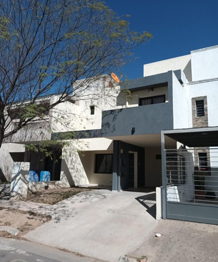 Duplex 3 dor c/ patio - Parque Don Bosco