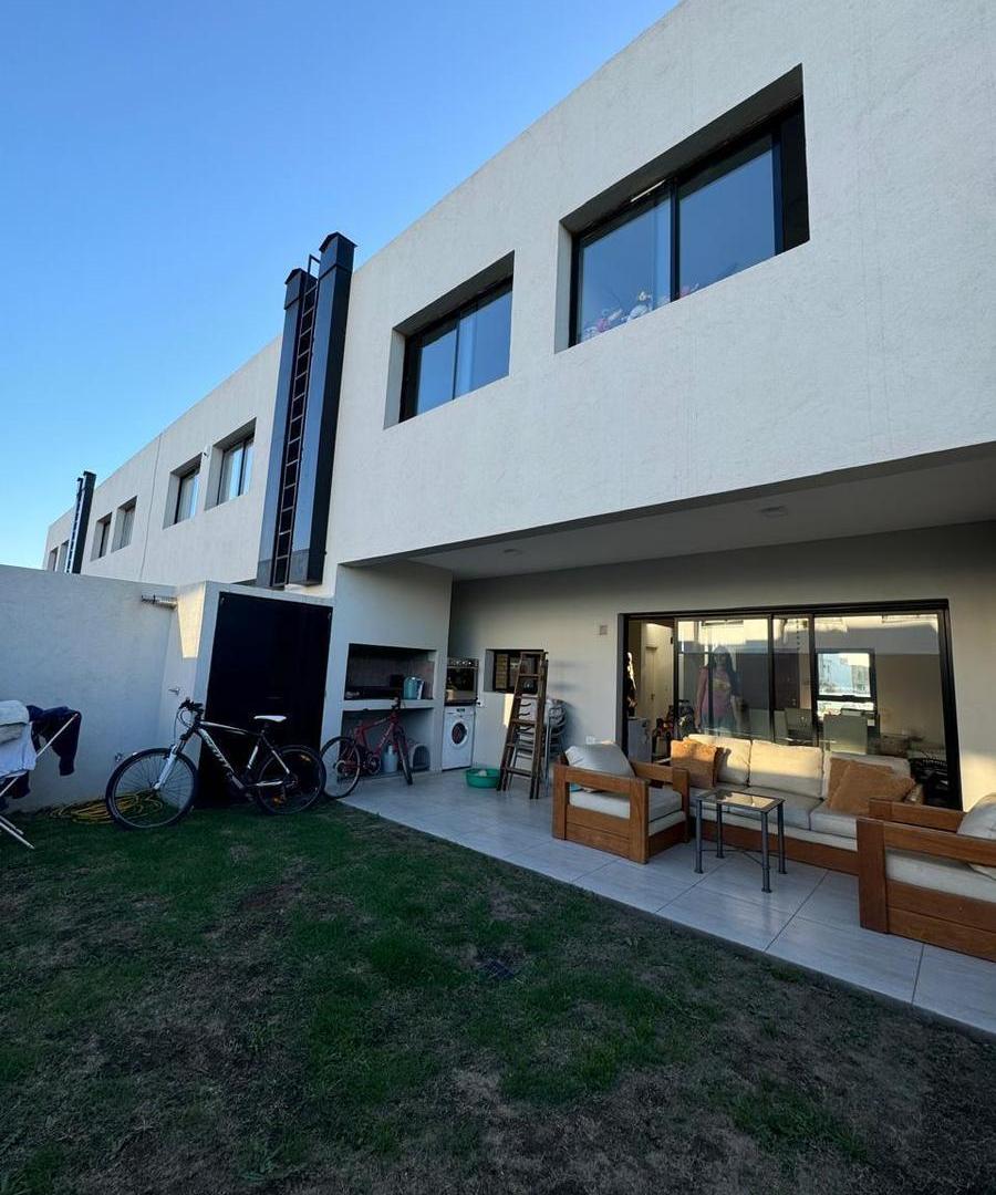 Duplex 3 dor c/ patio - Terrazas de Manantiales
