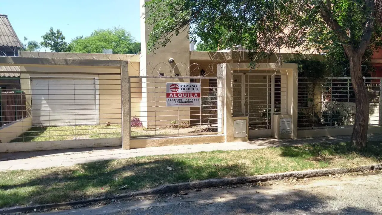 Casa en  Alquiler Barrio Ipona 4