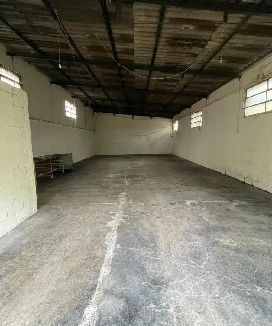 Galpón mas Oficinas en Alquiler 2