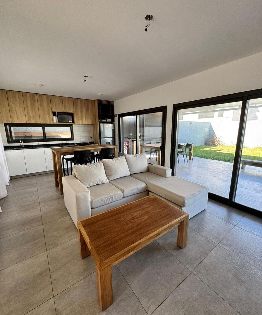 Foto de Casa 2 dor c/ gran patio y cochera - Mansos del Sur, imagen 5