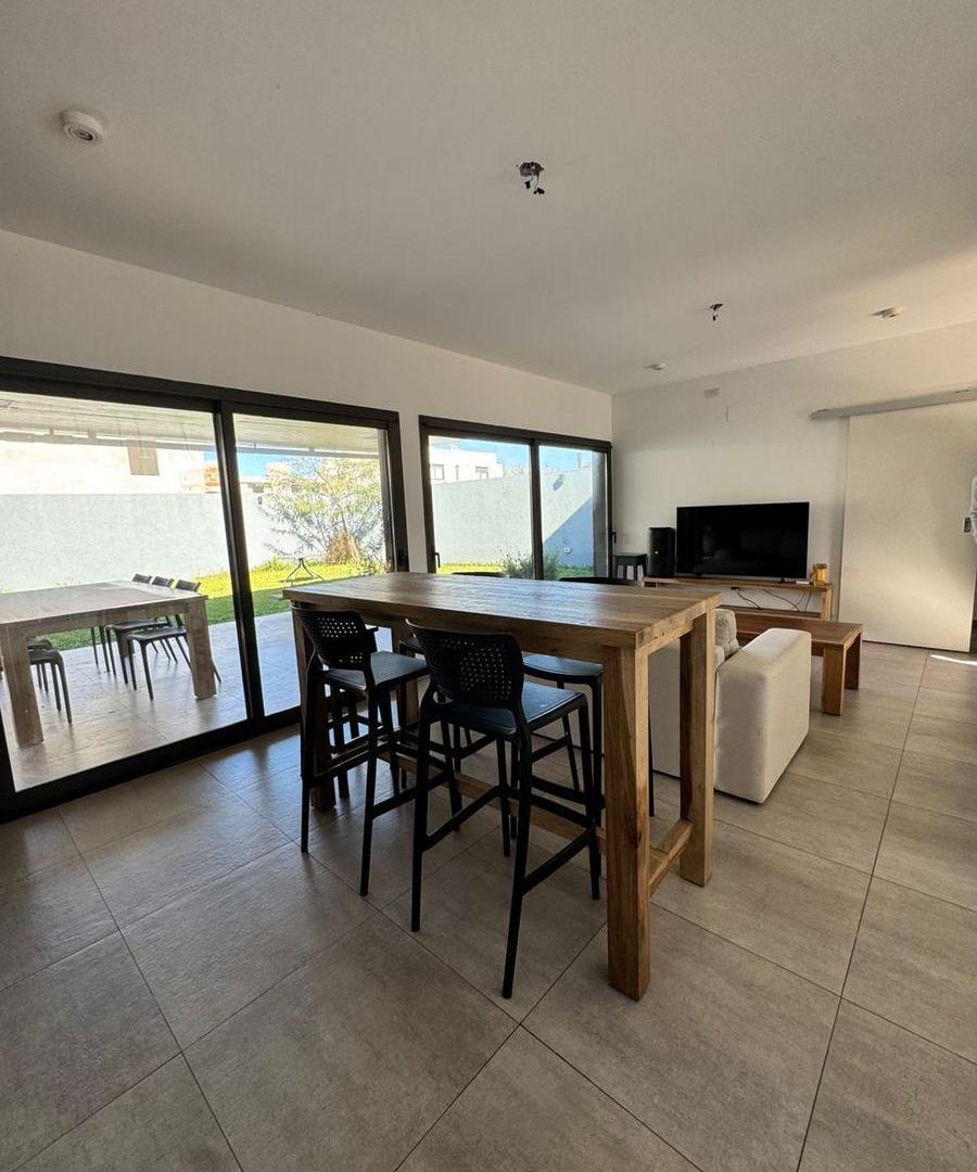 Foto de Casa 2 dor c/ gran patio y cochera - Mansos del Sur, imagen 3