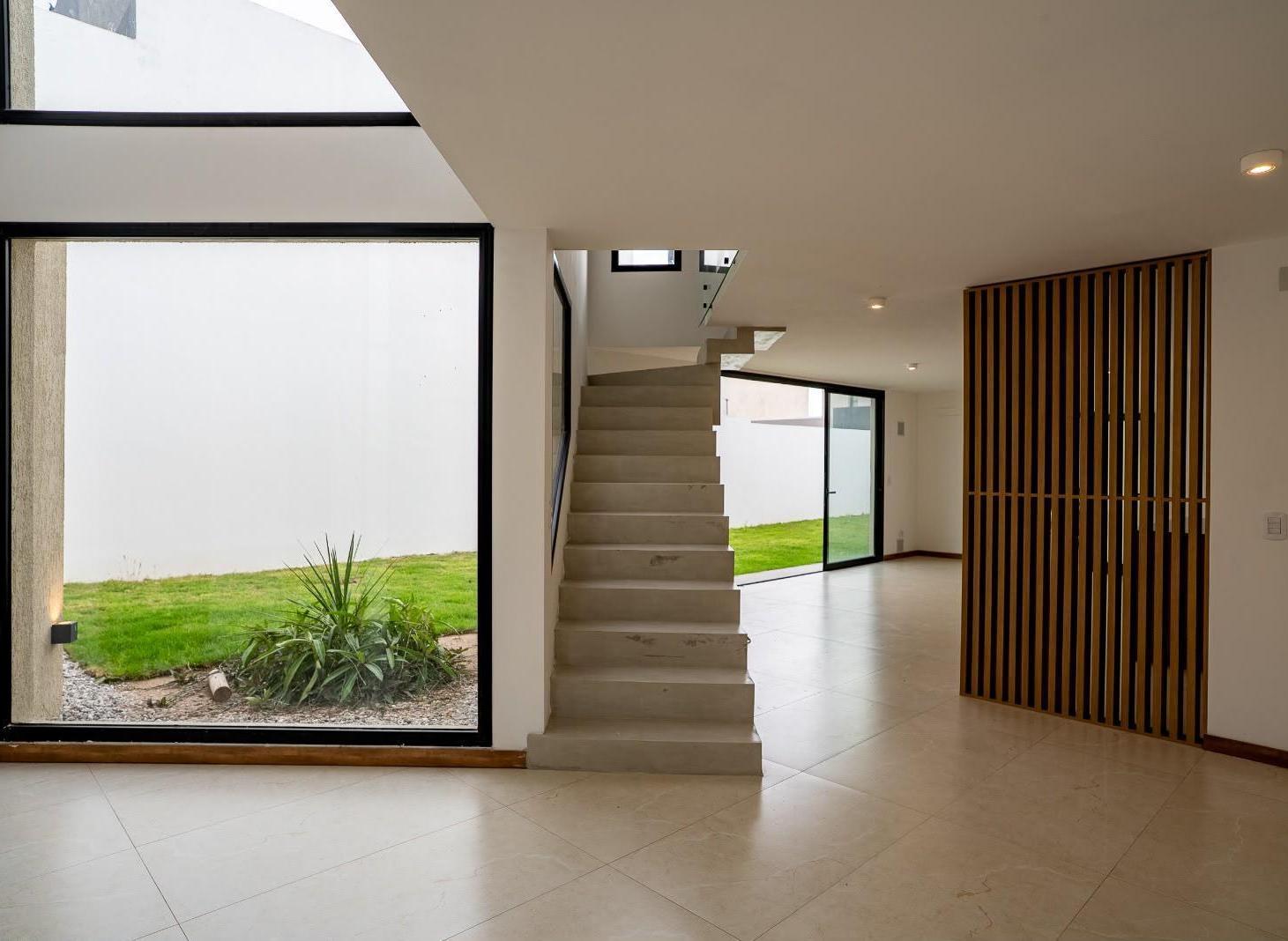 Foto de Casa en venta- 4 dormitorios- Colinas de Manantiales- Cochera cubierta, imagen 4