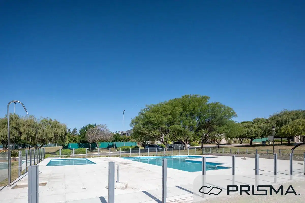 LOTE CENTRAL FONDO NORTE-1000M2-MANANTIALES COUNTRY 3