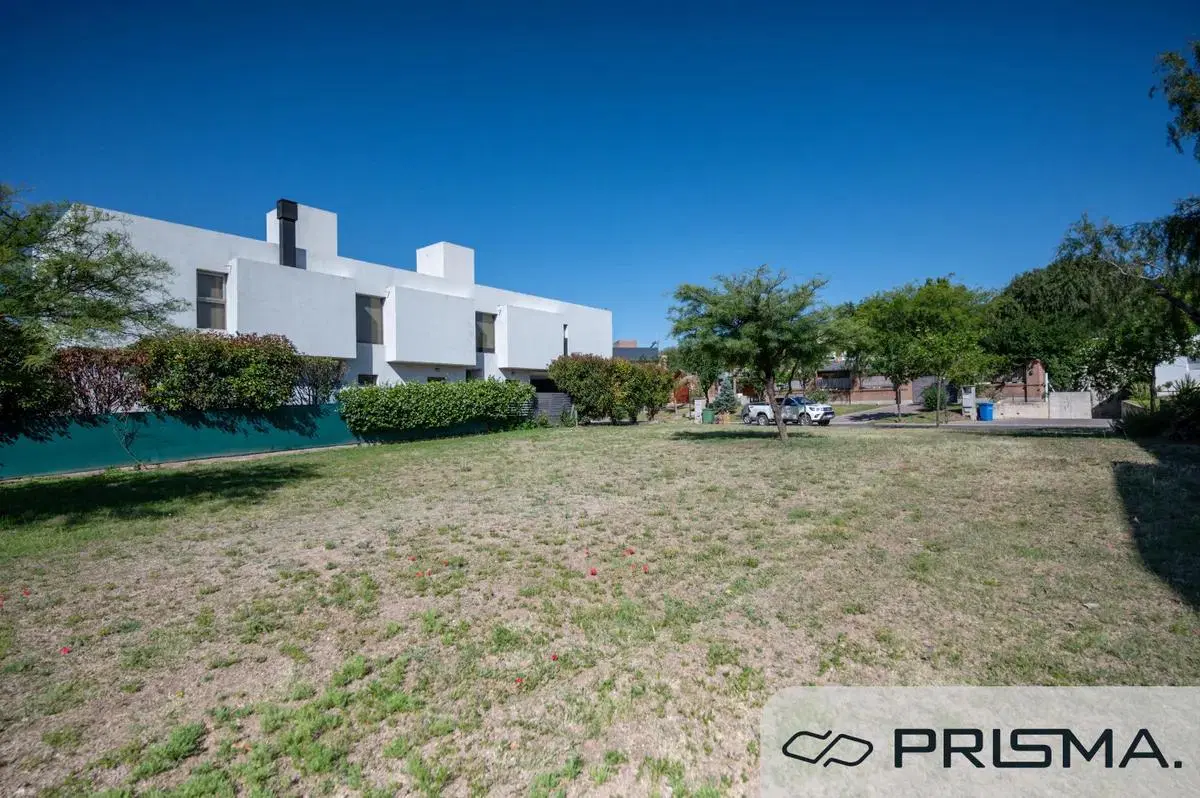 LOTE CENTRAL FONDO NORTE-1000M2-MANANTIALES COUNTRY 2