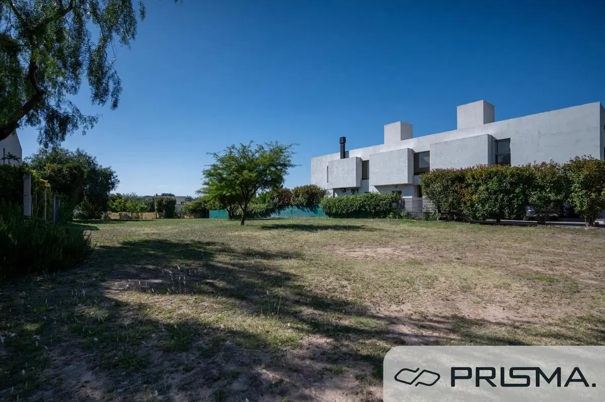 LOTE CENTRAL FONDO NORTE-1000M2-MANANTIALES COUNTRY 8