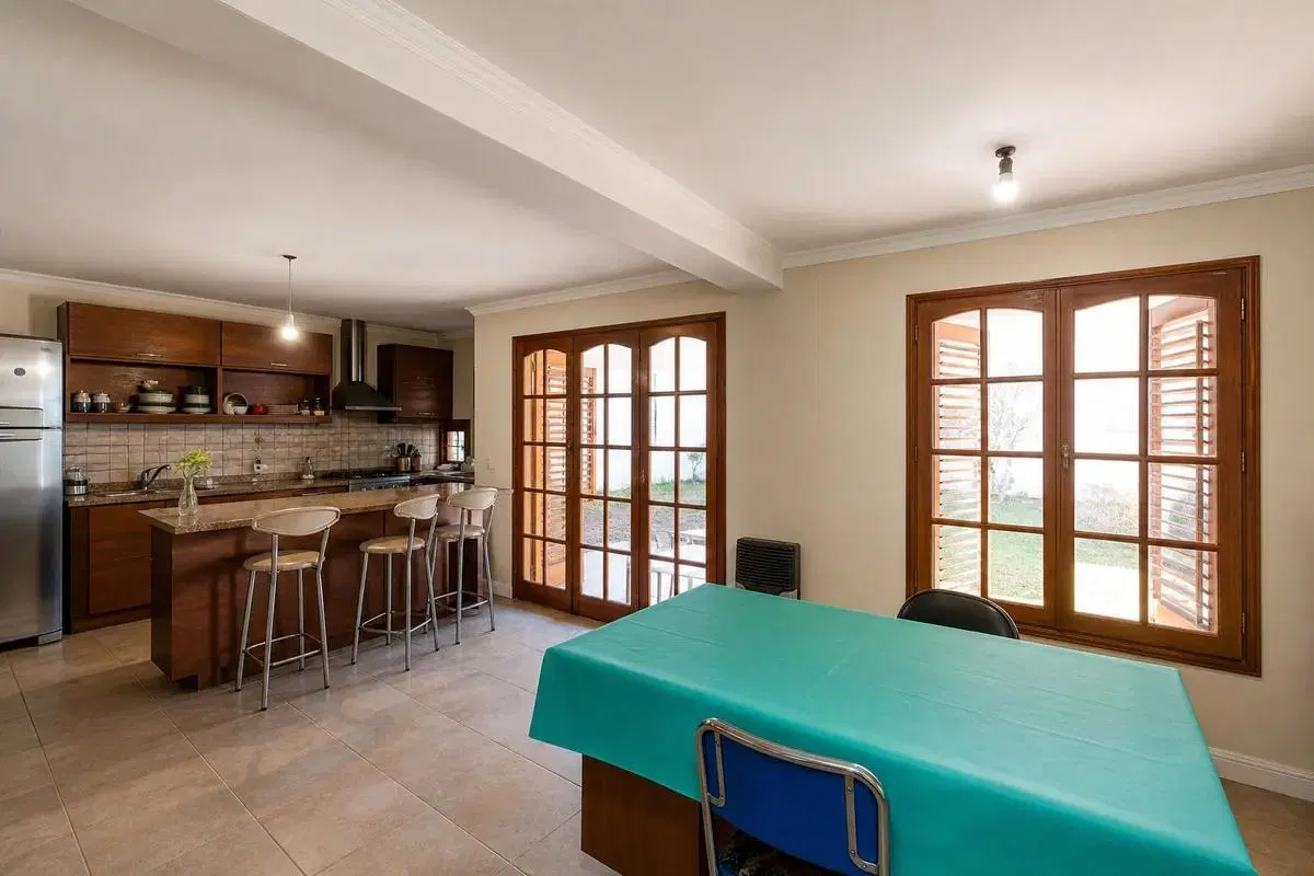 CASA- 4 DORMITORIOS - B° PARQUE LATINO 3