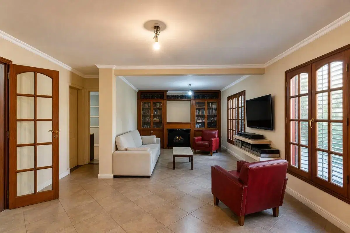 CASA- 4 DORMITORIOS - B° PARQUE LATINO 2