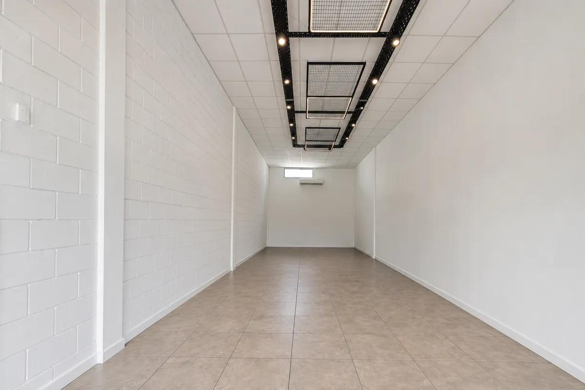 Foto de Local en venta-Manantiales I, imagen 2