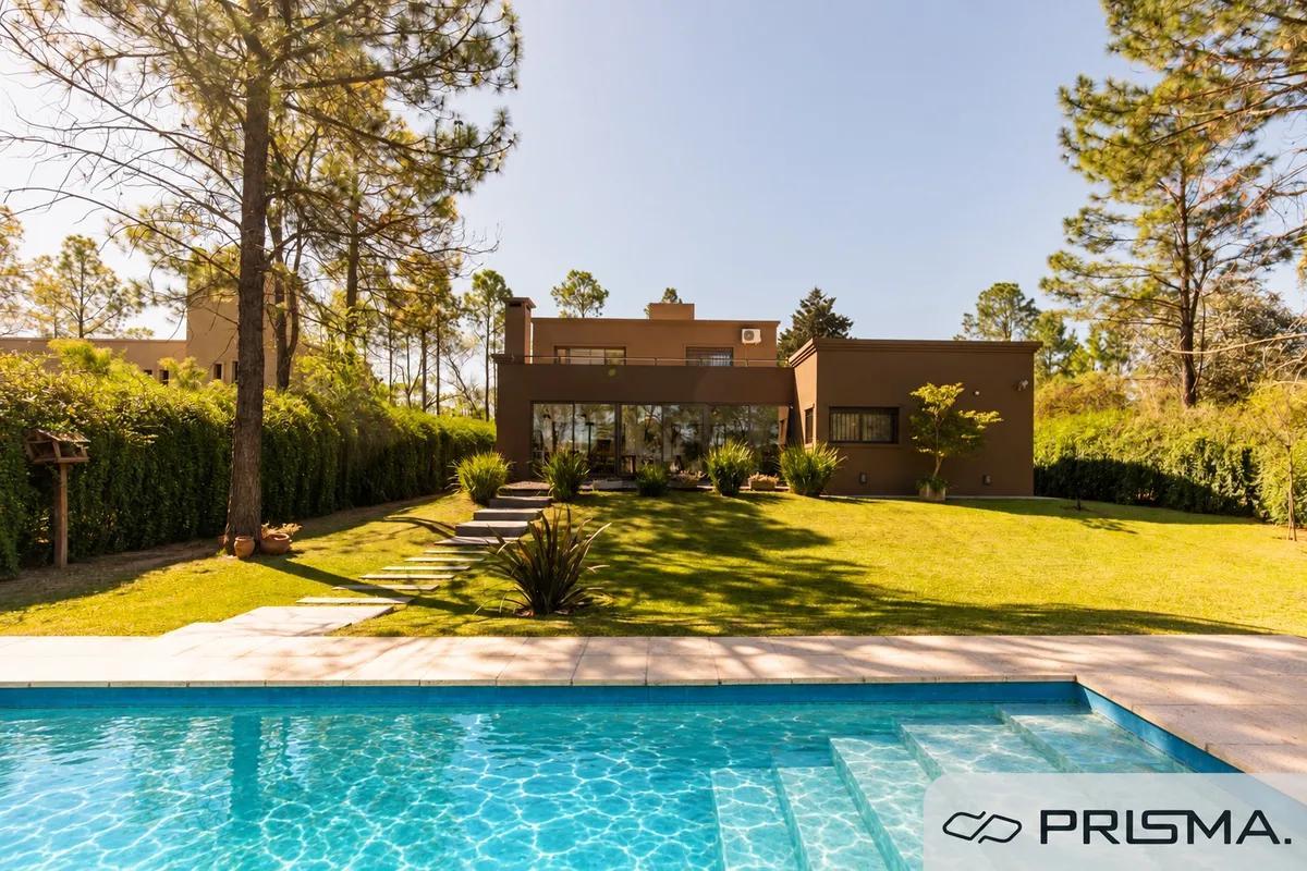 Foto de CASA - 4 DORMITORIOS - VILLA ALLENDE, imagen 1