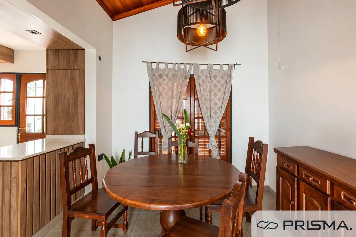 Foto de CASA - 3 DORMITORIOS - ARGÜELLO, imagen 3