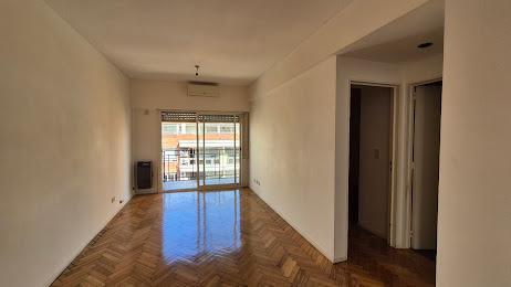 Departamento dos Ambientes refaccionado - Con Cochera