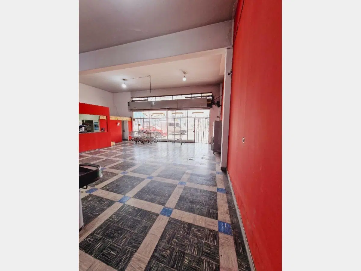 IMPONENTE GALPON DEPOSITO CON LOCAL SOBRE AVENIDA 3