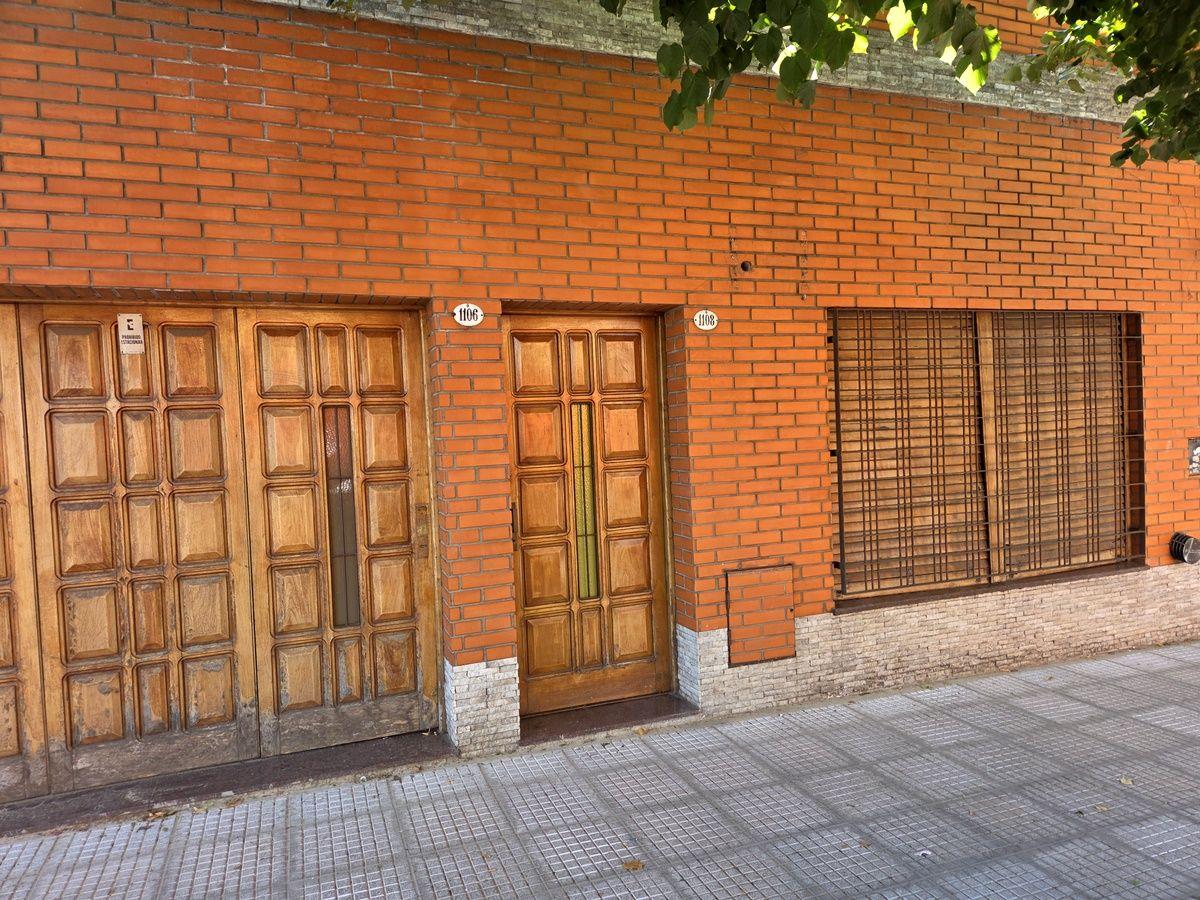 CASA EN PH CON COCHERA PROPIA Y AMPLIA TERRAZA CON QUINCHO; 2 DORMITORIOS Y 2 BAÑOS, !! VEALA !!!