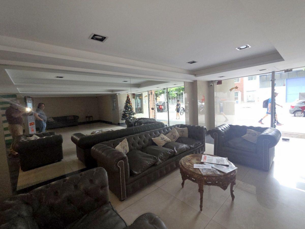 Foto de IMPORTANTE HALL DE ENTRADA, CON SILLONES DE ESTILO y ESPACIOSA, imagen 2