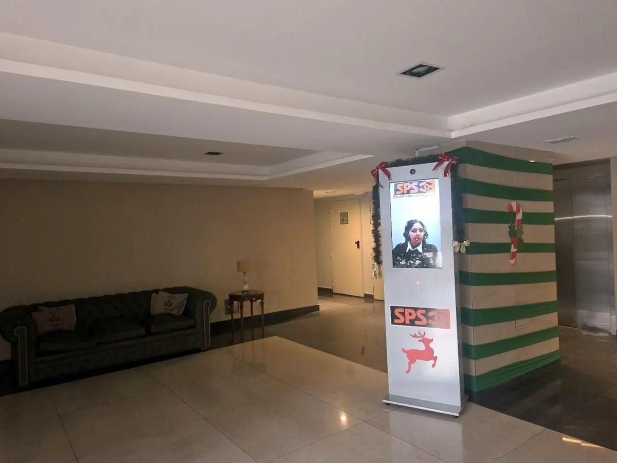 IMPORTANTE HALL DE ENTRADA, CON SILLONES DE ESTILO y ESPACIOSA RECEPCIÓN, AMPLIO y LUMINOSO, 3