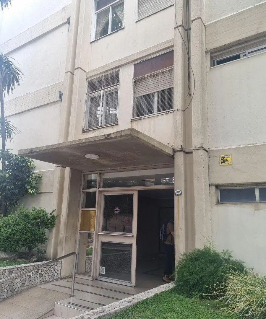3 AMBIENTES AMPLIOS, GRAN COCINA COMEDOR, AMPLIO BALCON AL FRENTE, HERMOSAS VISTAS, con COCHERA FIJA 2