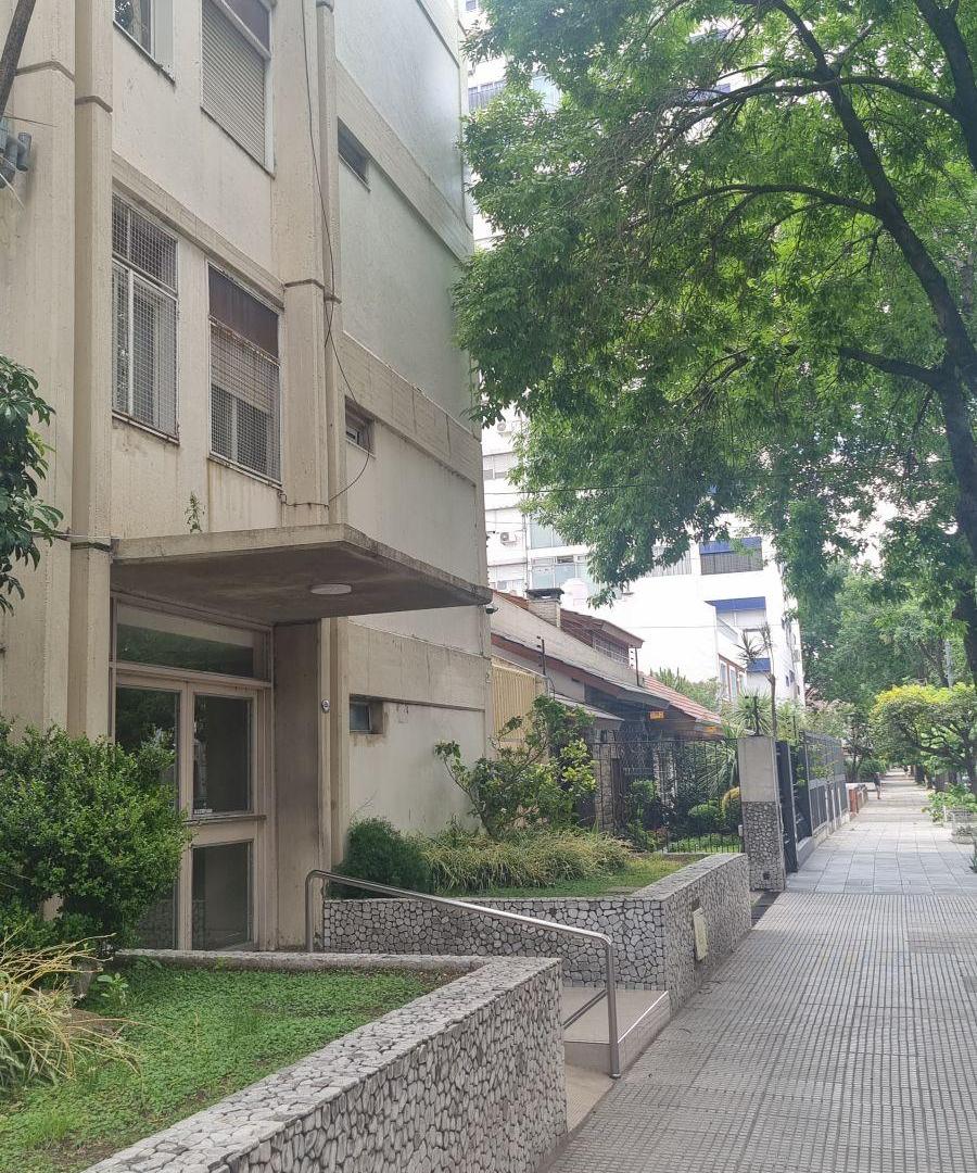 3 AMBIENTES AMPLIOS, GRAN COCINA COMEDOR, AMPLIO BALCON AL FRENTE, HERMOSAS VISTAS, con COCHERA FIJA