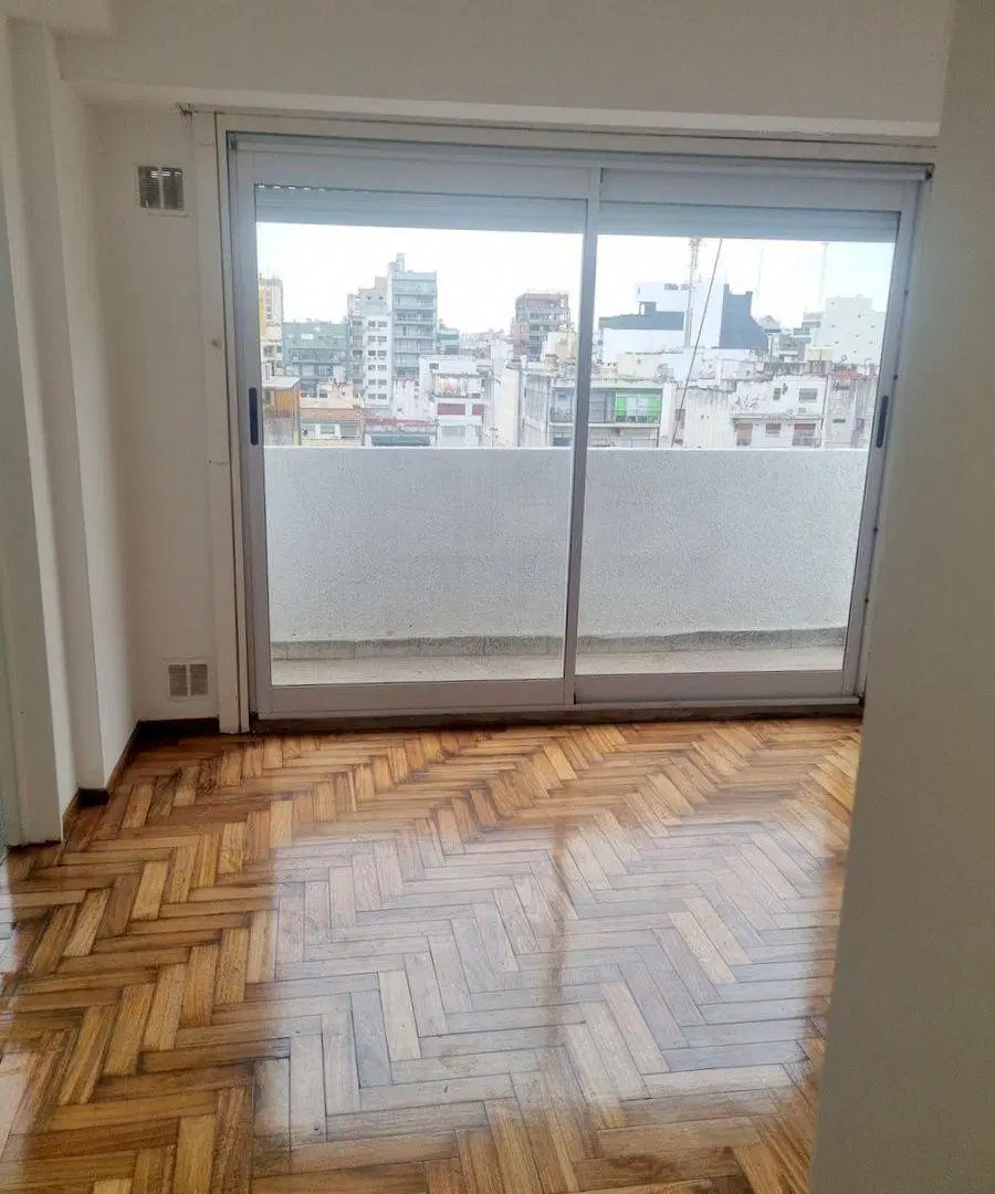 50 mts PARQUE RIVADAVIA 2 AMB CON BALCONES AL EXTERIOR, PISO ALTO, TODO SOL 2