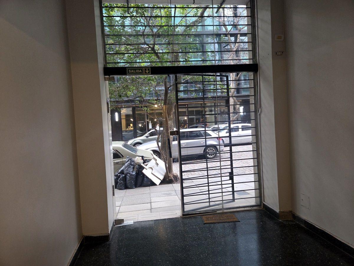 Foto de HERMOSO LOCAL a mts AV CABILDO 1500; 38 m2 TOTALES DE SUPERFICIE, A LA, imagen 1