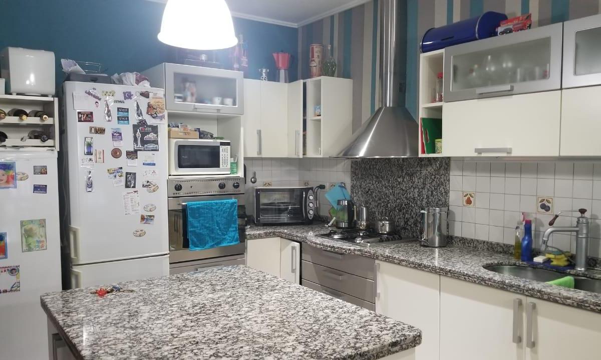 CHALET 4 AMBIENTES, CASTELAR NORTE