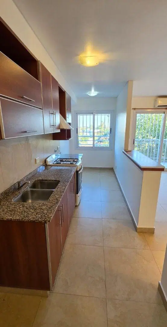 DEPARTAMENTO 2 AMBIENTES CON DORMITORIO EN SUITE, 2 BAÑOS Y COCHERA CUBIERTA. 4