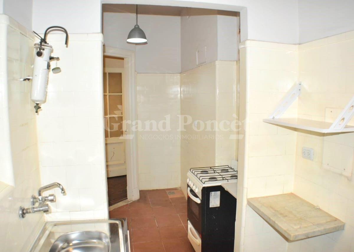 Departamento 4 Amb. con Balcones y Dependencia de Servicio 4