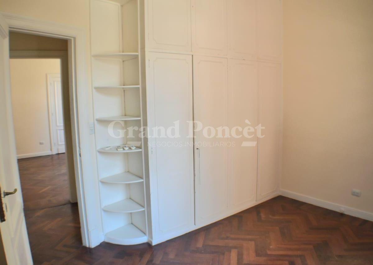 Departamento 4 Amb. con Balcones y Dependencia de Servicio 1