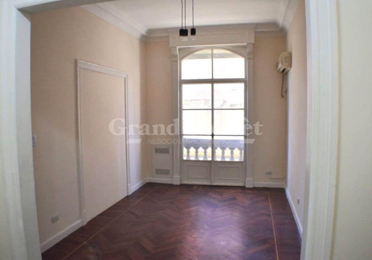 Departamento 4 Amb. con Balcones y Dependencia de Servicio 3