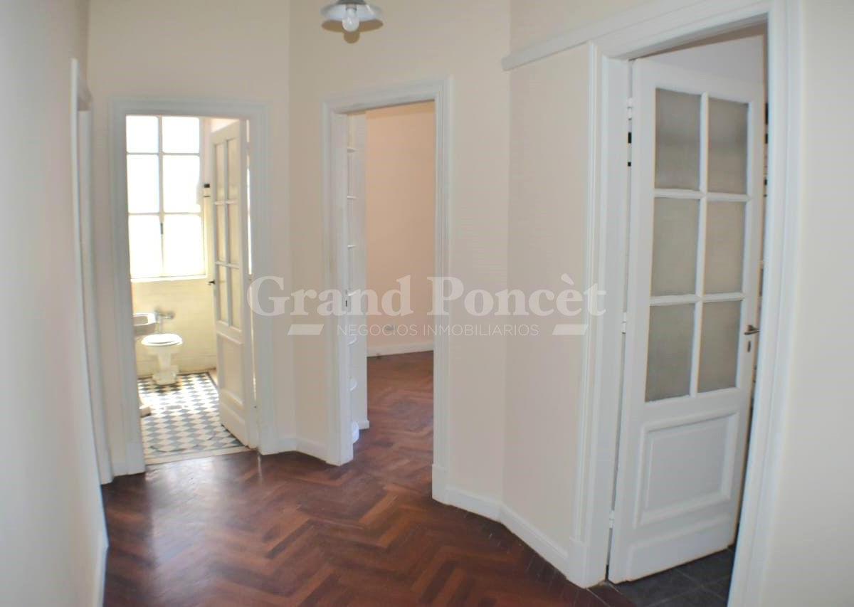 Departamento 4 Amb. con Balcones y Dependencia de Servicio 2