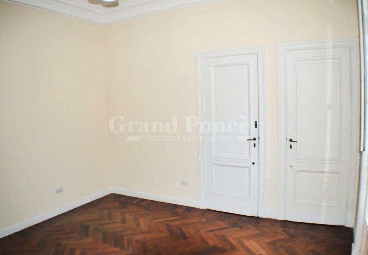Departamento 4 Amb. con Balcones y Dependencia de Servicio 5