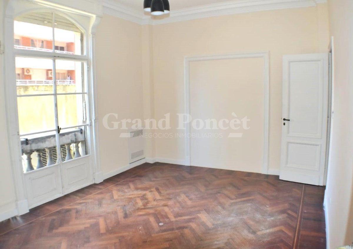 Departamento 4 Amb. con Balcones y Dependencia de Servicio 5