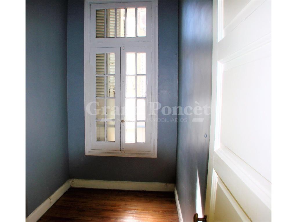 Departamento 4 Ambientes con Balcón // Se Vende con Renta 2