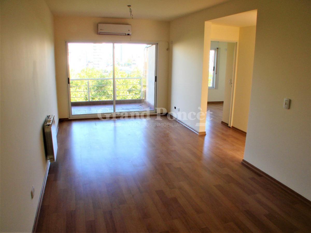 Venta Departamento 3 Ambientes con Balcón y Cochera