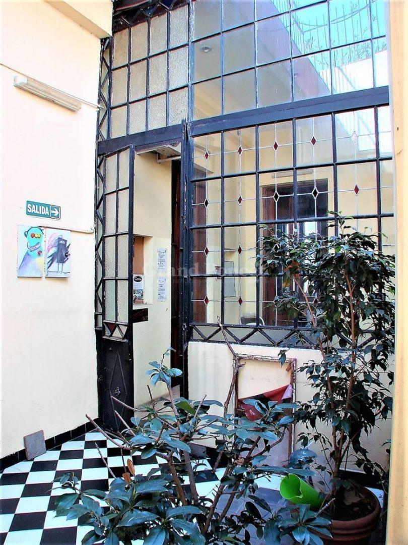 Edificio en Block con Local Comercial 1