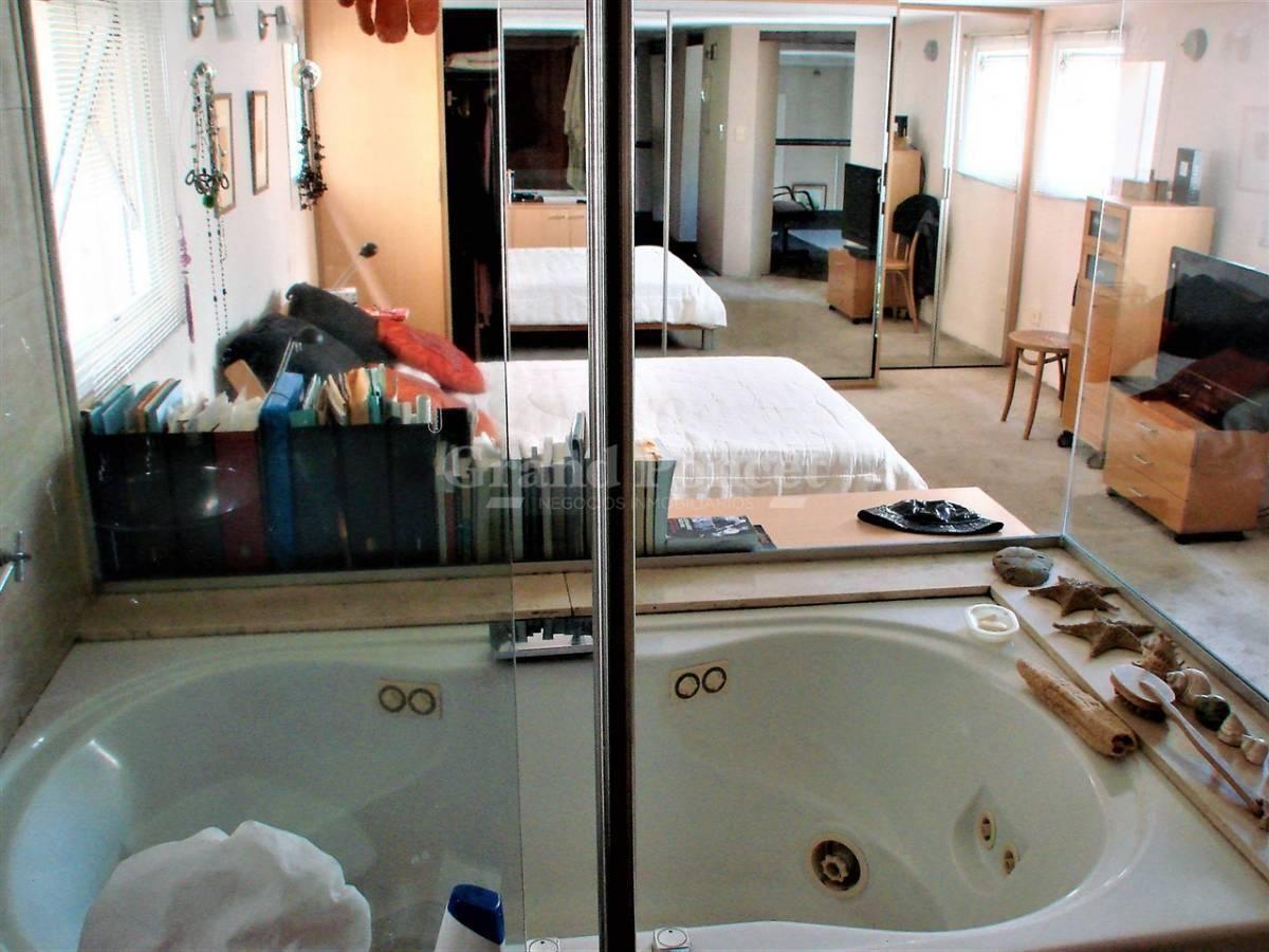 Foto de Venta Semipiso 4 Ambientes tipo Loft con Entrepiso Reciclado, imagen 3