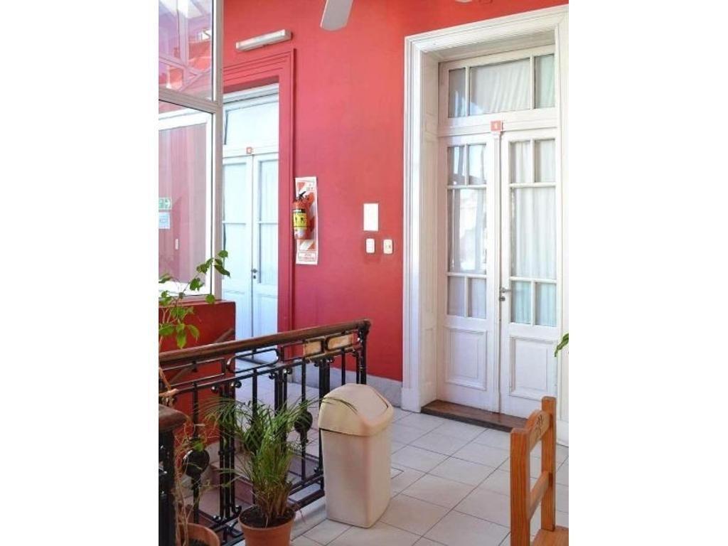 Edificio de 3 Plantas de Estilo Francés 4