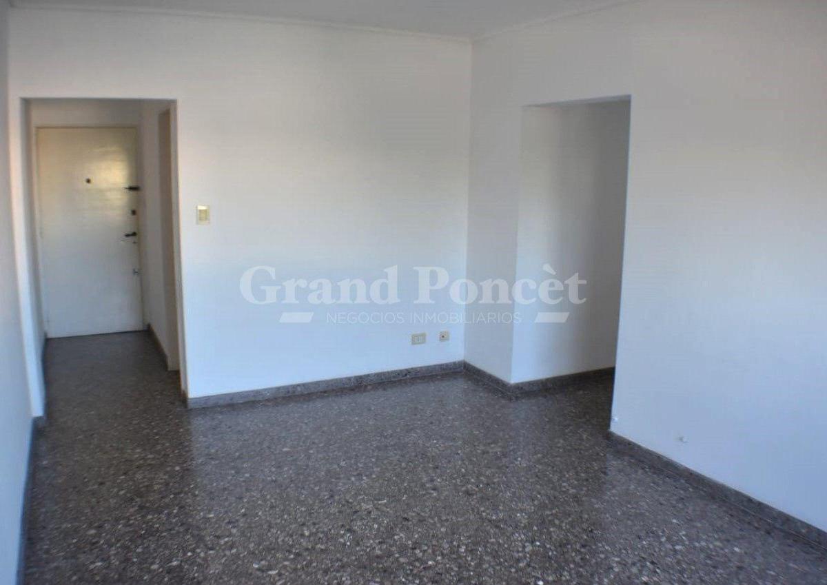 Venta-Departamento 3 Ambientes con Balcón