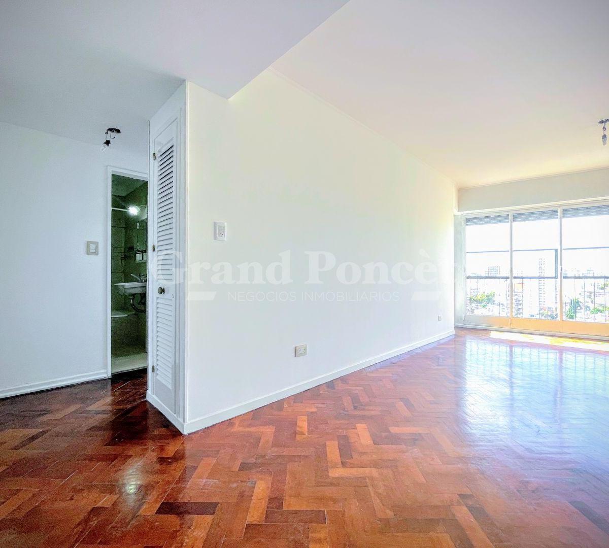 (PROPIEDAD RESERVADA ) VENDIDO // Departamento de 3 Ambientes con Balcón