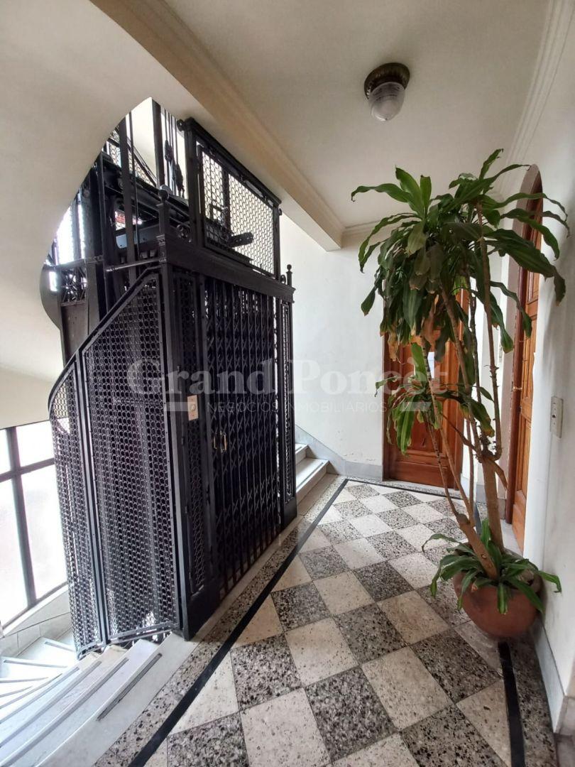 Departamento 4 Ambientes con Balcón Francés 3