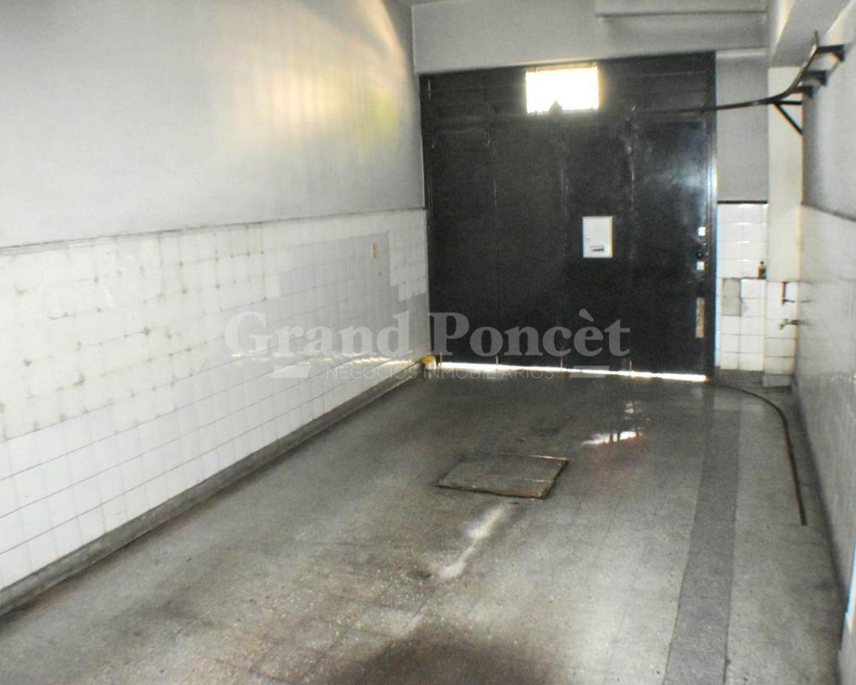 Departamento 5 Amb. con Dependencia de Servicio y Balcon 5