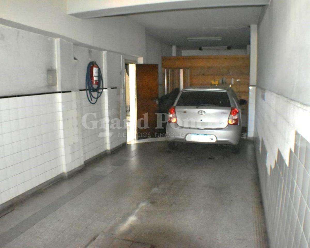 Departamento 5 Amb. con Dependencia de Servicio y Balcon 5