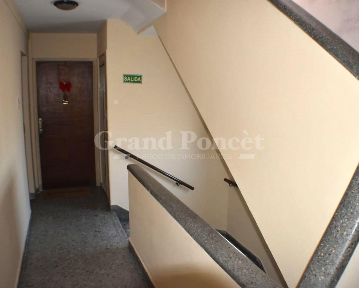 Departamento 5 Amb. con Dependencia de Servicio y Balcon 1