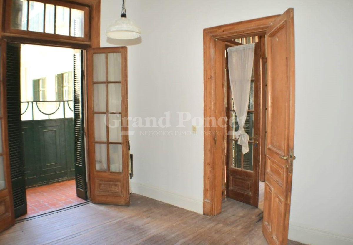 Departamento 8 Ambientes con Dos Dependencias de Servicio 3
