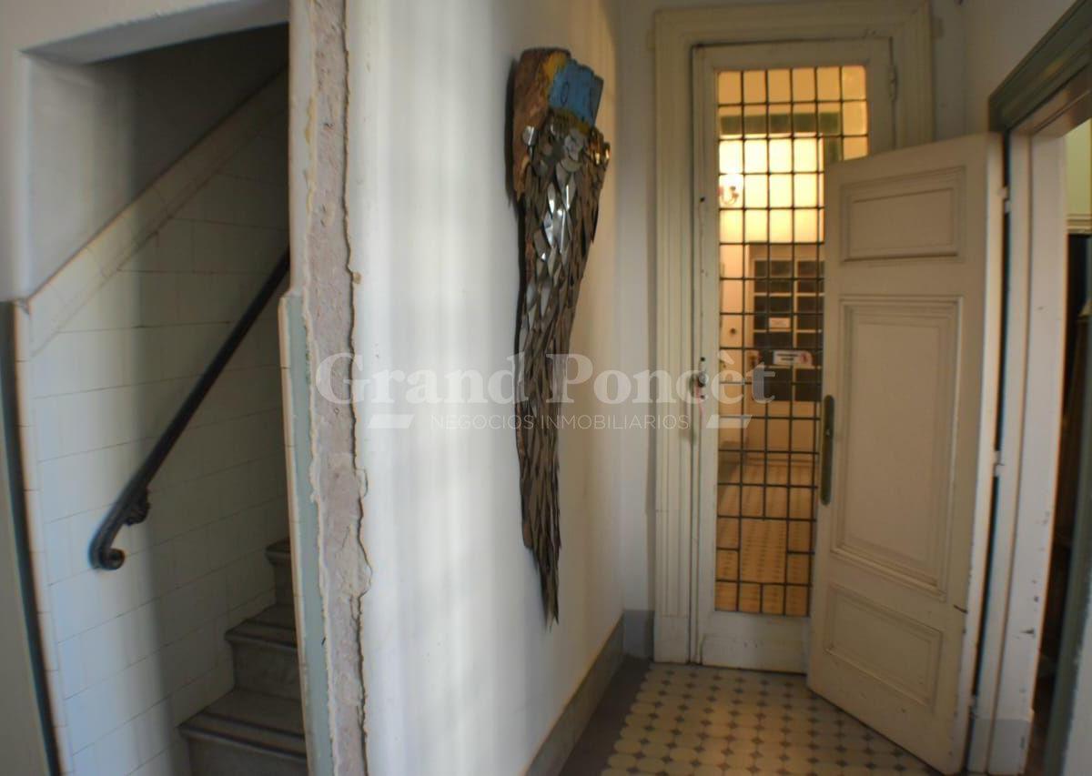 Piso de 12 Ambientes con Dos Cocheras 3