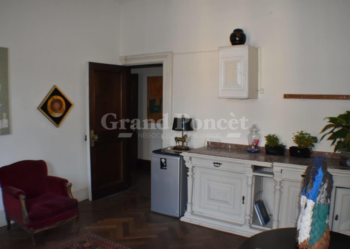 Piso de 12 Ambientes con Dos Cocheras 5